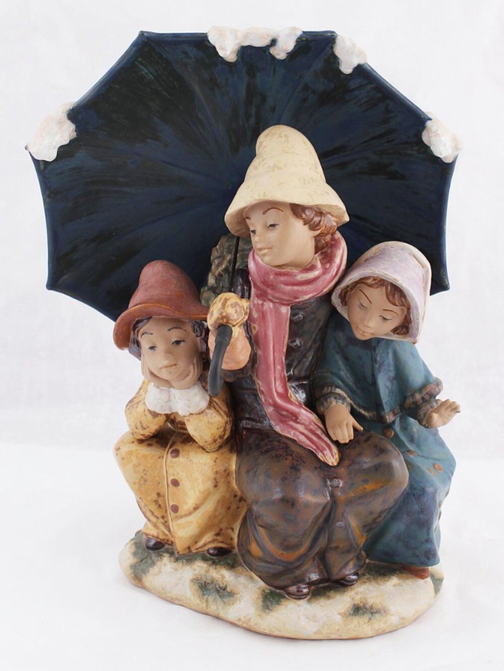 Vintage Lladro "A Wintry Day" Three Under the Umbrella Figurine #3513